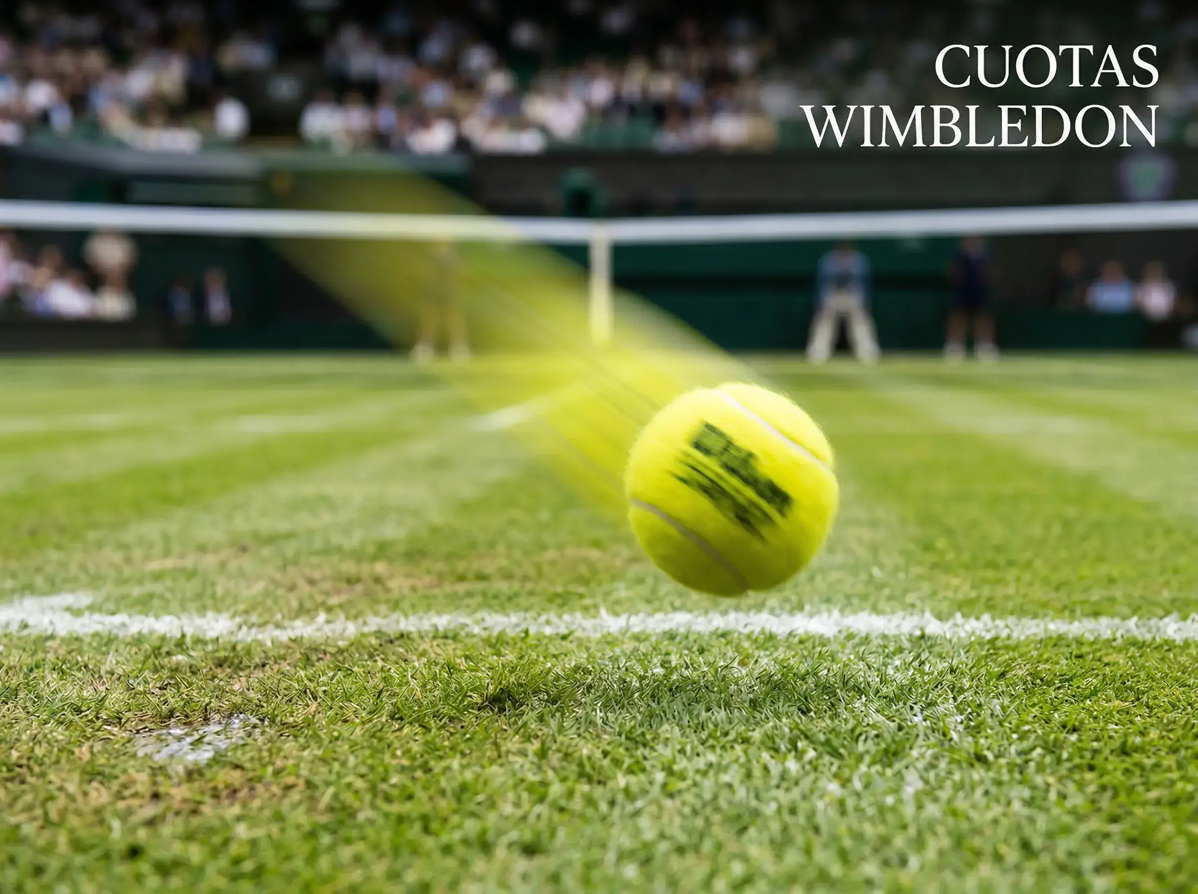 Pelota de tenis en movimiento sobre césped de Wimbledon durante un saque potente